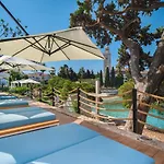 Bay Hvar 酒店