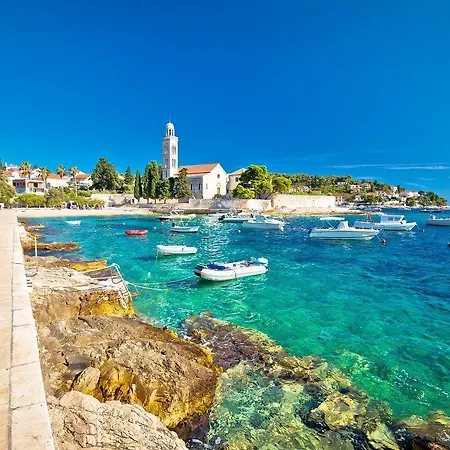 Ξενοδοχείο Bay Hvar 4*