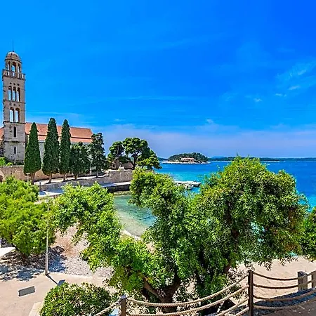 Bay Hvar 호텔